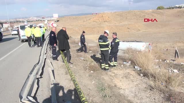 KIRIKKALE'DE AKARYAKIT TANKERİ ŞARAMPOLE DEVRİLDİ; SÜRÜCÜ ÖLDÜ