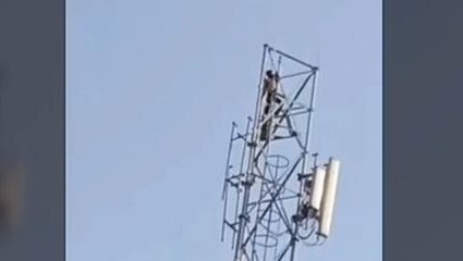 విషాదం.. సెల్ టవర్ ఎక్కి ఉరి వేసుకొని రైతు ఆత్మహత్య