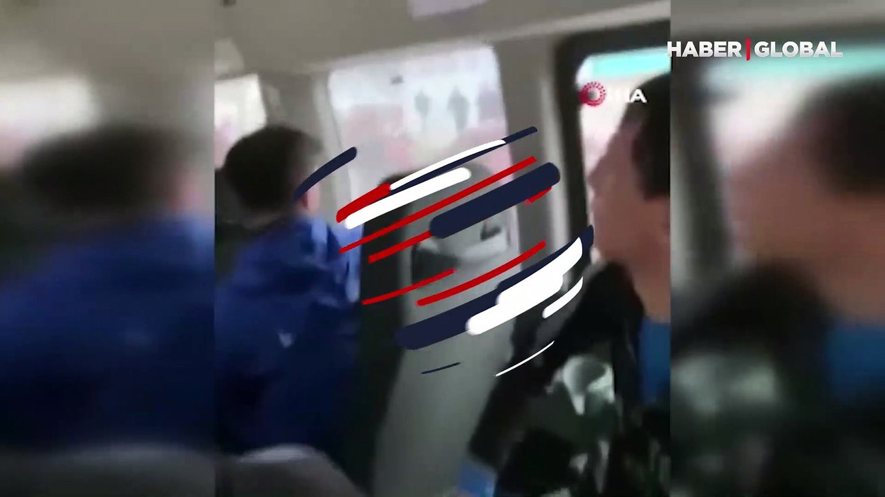 Dehşeti yaşadılar! Rakip takımın taraftarı küfür edip, takım aracının camlarını kırdı