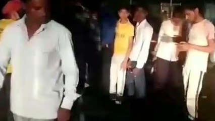 बाराबंकी: ट्रक और बाइक की टक्कर में तीन युवक गंभीर घायल, पुलिस ने पहुंचाया अस्पताल