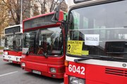 Kuzey Makedonya'da otobüs şoförleri başkentteki yolları kapatarak protesto düzenledi