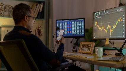CAC 40 : l’envolée de la Bourse “n’est pas solide”, la crise de l’énergie “reste une bombe à retardement”