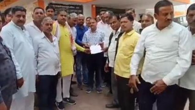 देवास: किसान संघ ने बिजली कार्यालय का किया घेराव, ज्ञापन सौंपकर की यह मांग