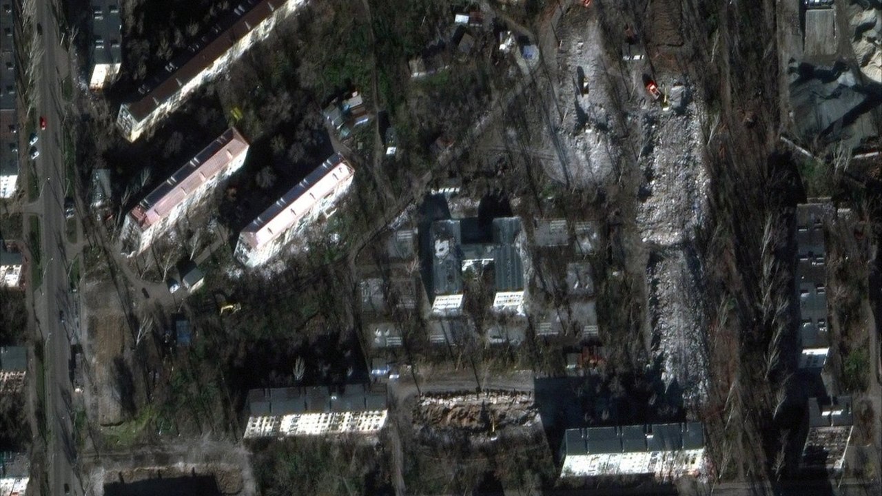 Satellitenbilder zeigen: russen bauen mariupol wieder auf!