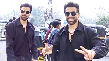 ऋत्विक धनजानी मीठीबाई कॉलेज में अपने नए शो डेट वाले का प्रचार करते नजर आए