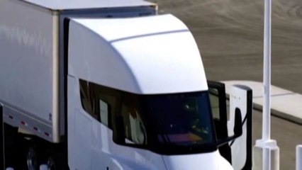 Tesla presenta Semi, il suo primo camion elettrico