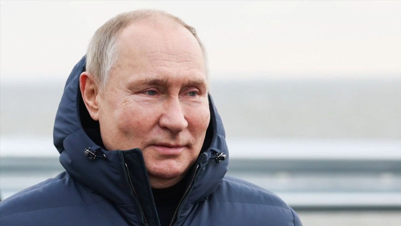 Video: Putin fährt selbst über Krim-Brücke