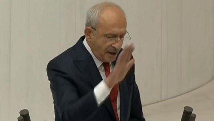 Meclis'te sık sık sözleri kesilen Kılıçdaroğlu masaya vura vura AK Partililere sert çıktı: Çocuk gibi ağlamayın