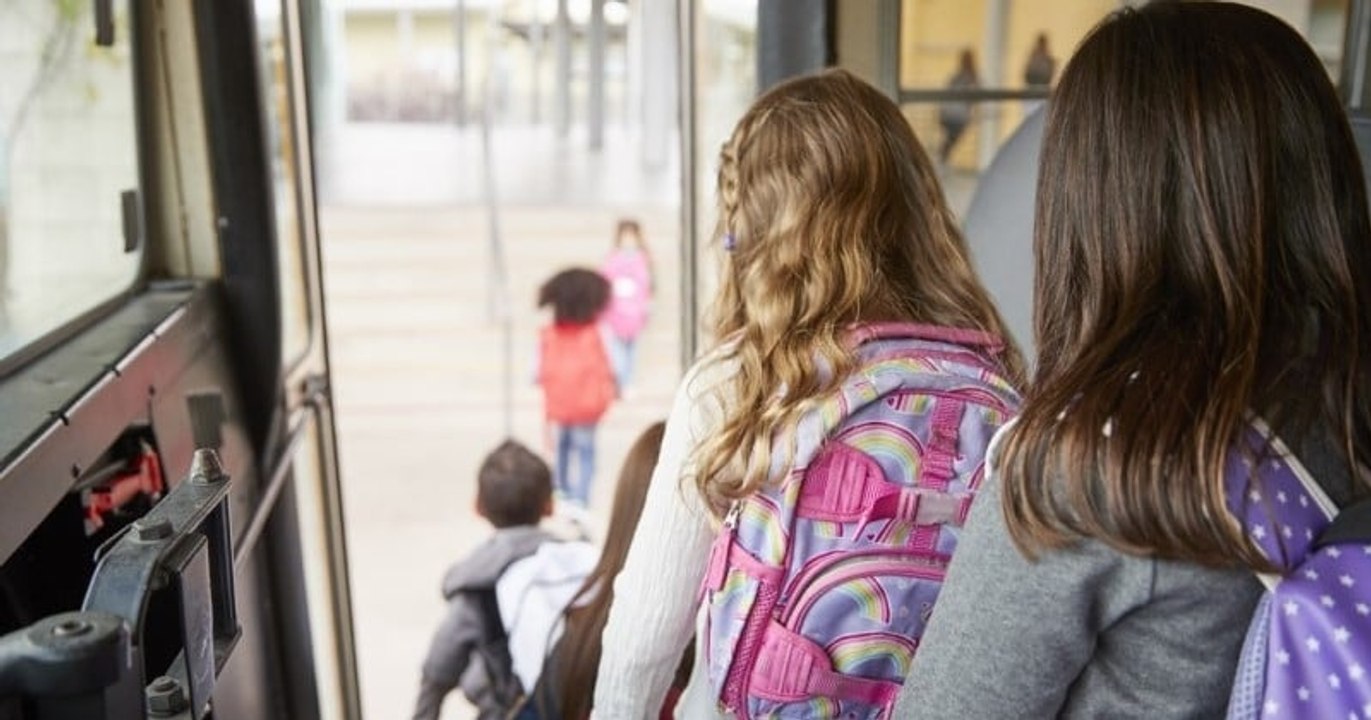 Une pétition est en ligne pour soutenir le chauffeur de bus licencié pour avoir déposé une élève devant chez elle