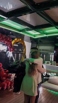 Phong Đạt cầu hôn Linda Ngô