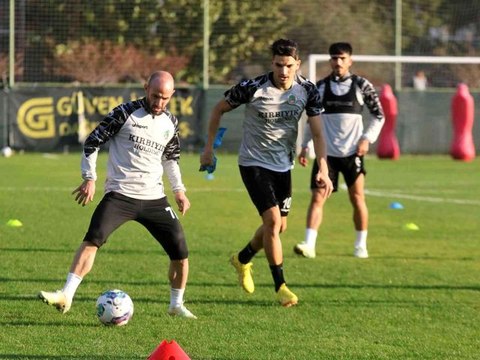 Efecan Karaca: İkinci yarı istediğimiz puanları toplayıp ligi en iyi yerde bitirmek istiyoruz