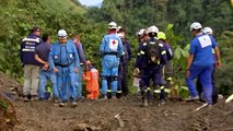 Colombie: les secours travaillent avec des pelleteuses sur le site d'un glissement de terrain