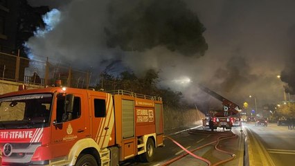 Pendik'te metruk binada çıkan yangın söndürüldü