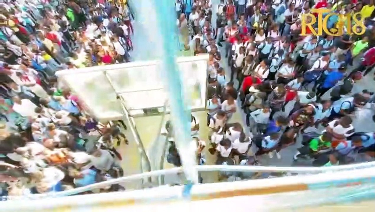 EDUPOL ak responsab lise Nasyonal Petyonvil òganize yon monte drapo senbolik ak elèv Lise yo.