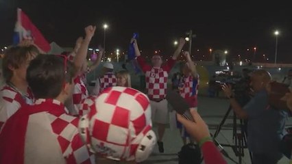 Télécharger la video: We're going to destroy Brazil! - Croatia fans jubilant after penalty win