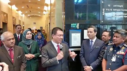 倪可敏风趣自我介绍  打卡上班场面笑声连连