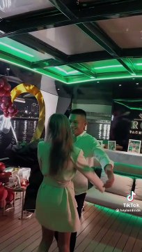 Hot TikToker Linda Ngô được bạn trai Phong Đạt cầu hôn