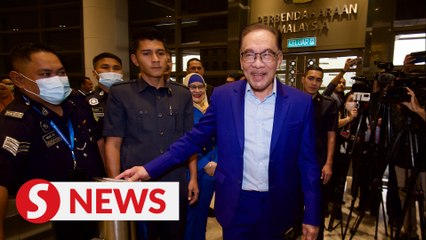 Anwar officially clocks in as Finance Minister