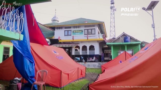 Presiden Tinjau Dampak Gempa di Ponpes Darul Falah dan SMPN 1 Warungkondang Cianjur