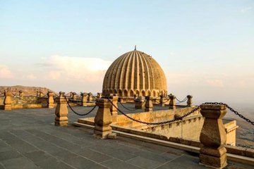 Kudüs'ü Mardin'e benzeten Dr. Karadeniz: "Mardin'de konfor ve lükse aldananlar geçmişe dönüş yaşayabiliyor"