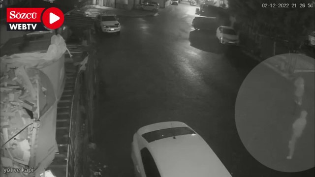 Sokakta yürüyen kadına cinsel saldırı girişimi kamerada