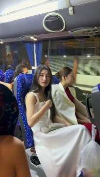 Đoàn Thiên Ân xách túi hiệu trăm triệu đi Thái Lan dự show diễn thời trang