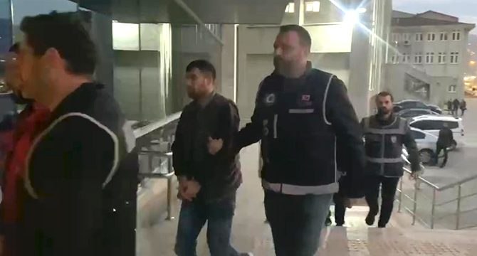 Sahte dolarla altın alan şüpheliler yakalandı