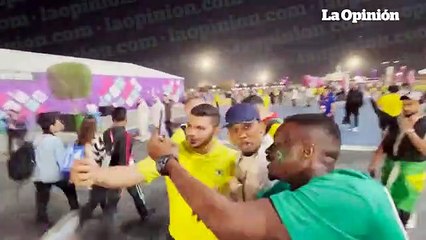 Brutal agresión de Samuel Eto'o a un aficionado en Qatar / REDES
