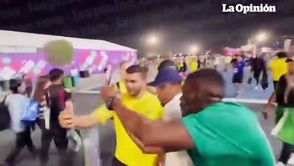 Samuel Eto'o, YouTuber'ın yüzüne tekme attı