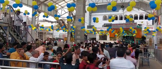 Story With VIDEO:: बड़ी देर भई बाबा...एलईडी स्क्रीन पर ही करवा दो दीदार