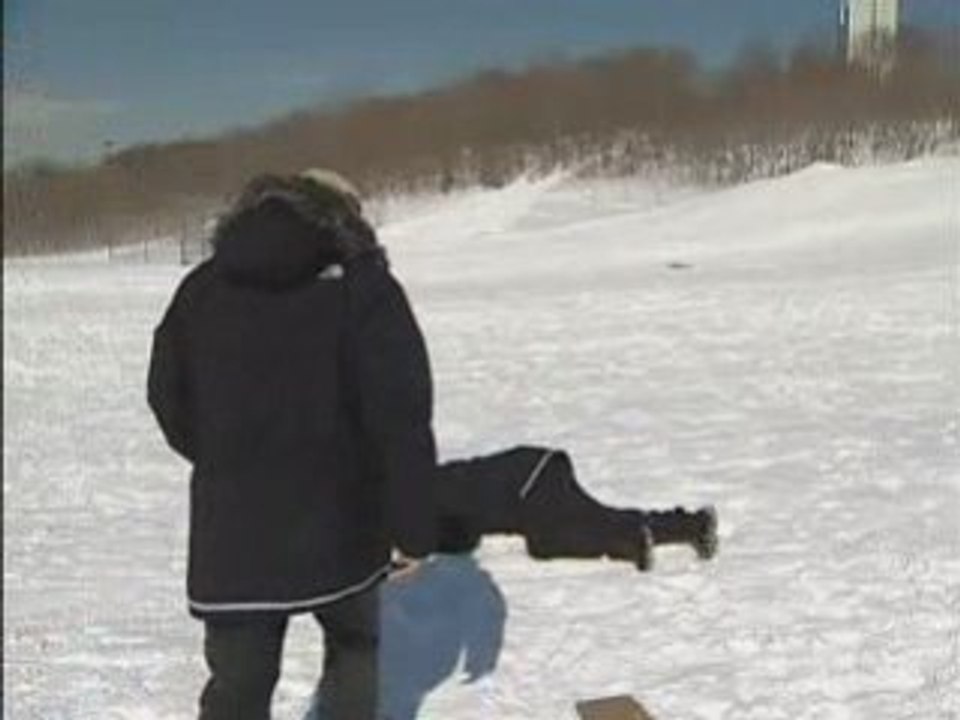 regis en mode journaliste se fait faucher!!!