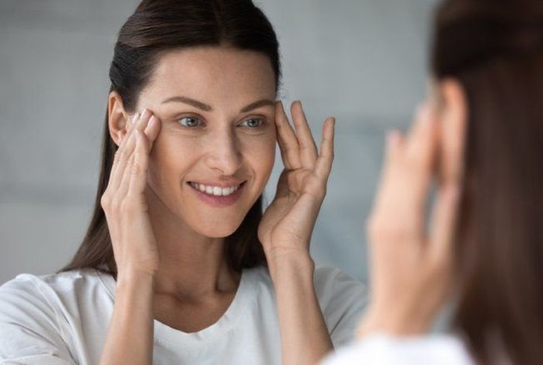 Cette crème yeux à moins de 10€ offre des résultats étonnants
