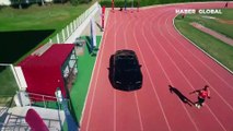 Milli atlet otomobil ve motosiklete karşı yarıştı