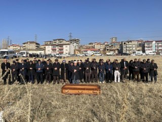 Silahla vurulmuş halde bulunan 3 kişinin cenazesi toprağa verildi