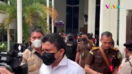 Sambo Korek Wanita 'Ayu' Berseragam Cokelat di Rumahnya
