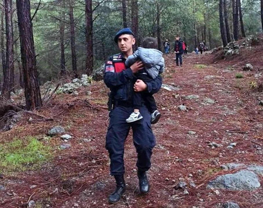 Jandarma göçmen kaçakçılığı yapan suç örgütünü çökertti