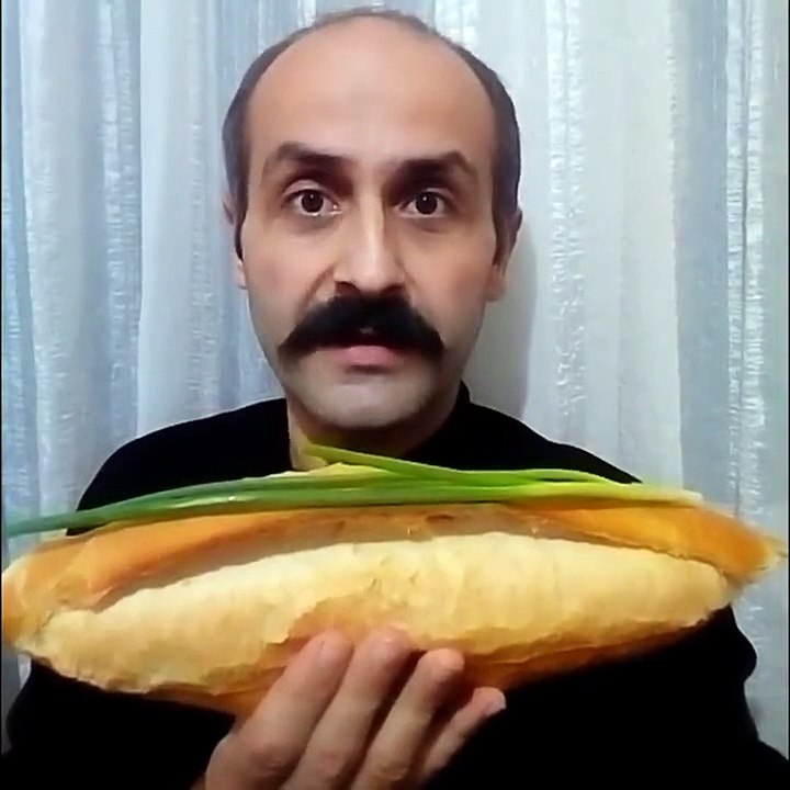 TOGG şarkısıyla tanınan Abdurrahman Fakı'dan yeni şarkı: "Gerekirse kuru ekmek, soğan yeriz, Erdoğan'dan vazgeçmeyiz..."