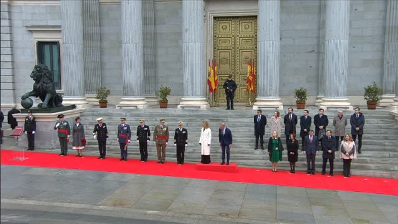 Arrancan los actos del Día de la Constitución con el izado de Bandera ante el Congreso