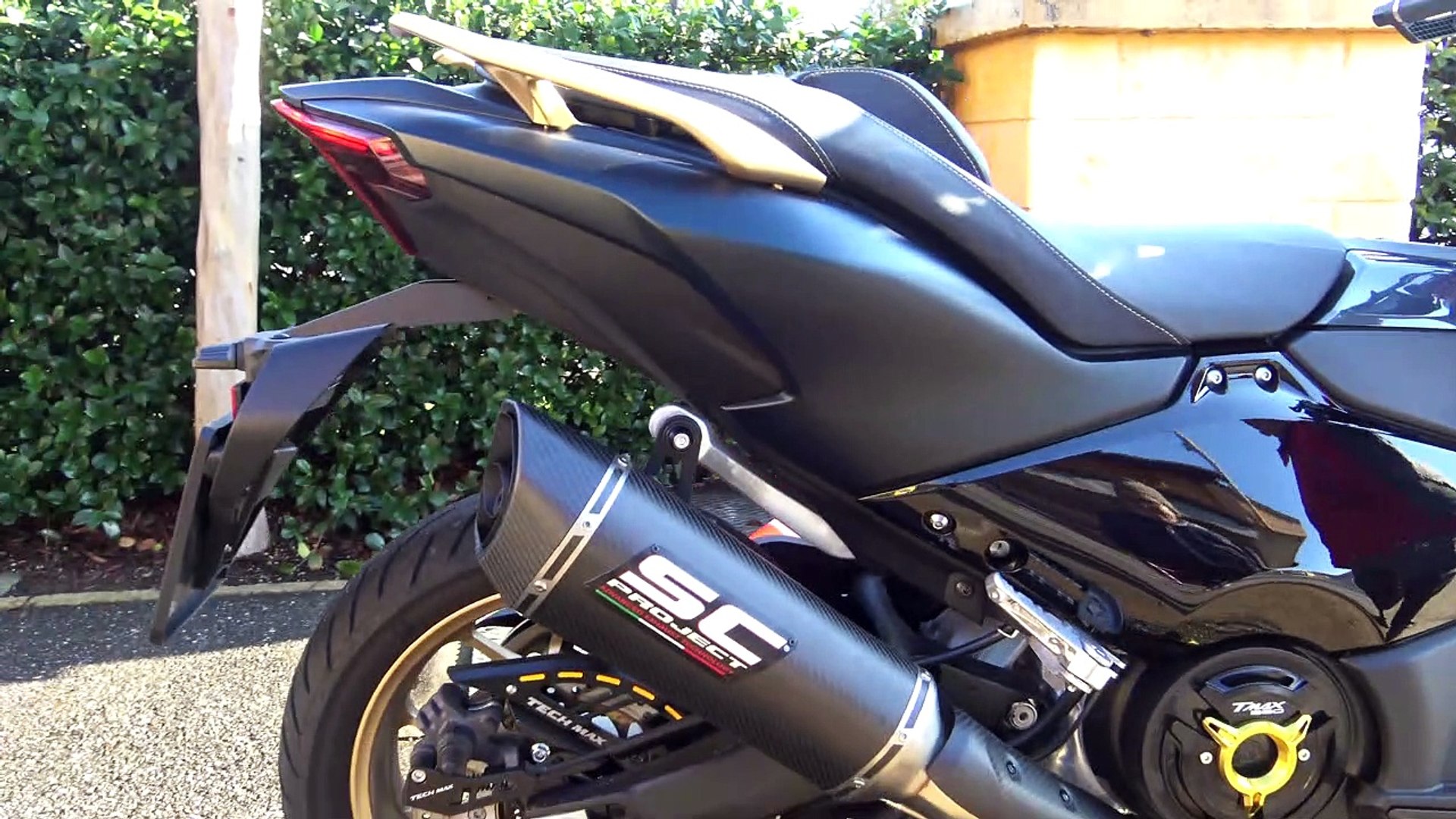 T MAX 560 TECH MAX NO STOCK SC PROJECT SOUND EXHAUST HAND MADE DB KILLER 97  DB - Video Dailymotion