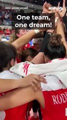 One team, one dream! 