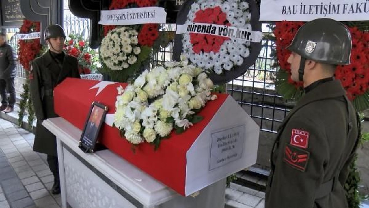 Özge Ulusoy'un babası Haydar Ulusoy son yolculuğuna uğurlandı
