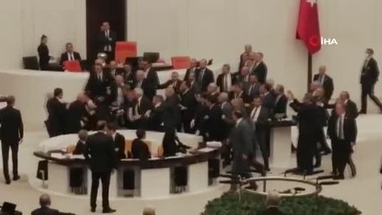 Mecliste bütçe görüşmeleri sırasında arbede