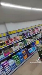 Bir vatandaş BİM'i mahalle marketinden süt alarak boykot etti