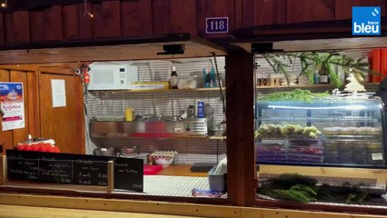 Les lumières de Noël à Montbéliard : Karinne cuisine une omelette