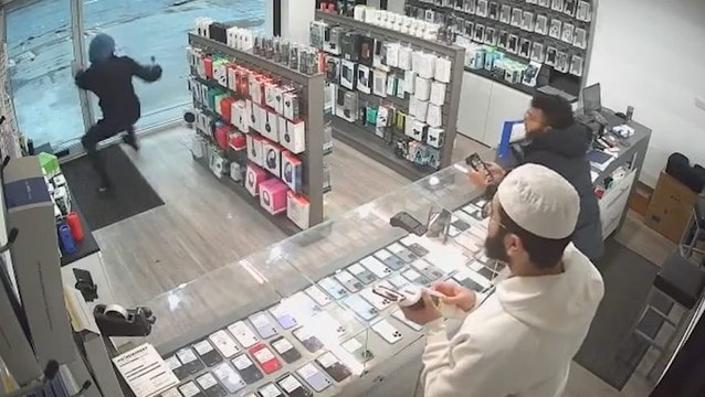 Moment thief was left red-faced after he fails to steal £1,600 worth of phones because the door was locked behind him