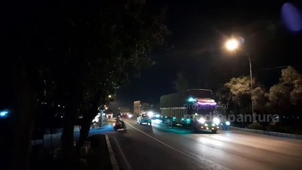 Jalur pantura lamongan jawa timur di malam hari