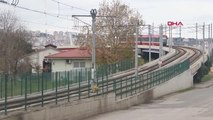 RAYLARDA HAREKETSİZ YATAN KİŞİYE TRAMVAY ÇARPTI; KESİN ÖLÜM NEDENİ ARAŞTIRILIYOR