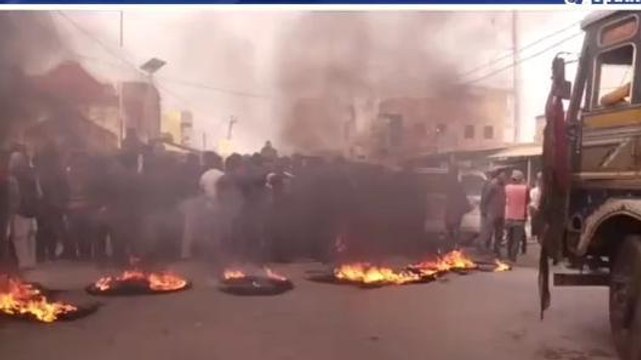 वैशाली: निजी अस्पताल में ऑपरेशन के दौरान महिला की मौत, परिजनों ने किया सड़क पर आगजनी