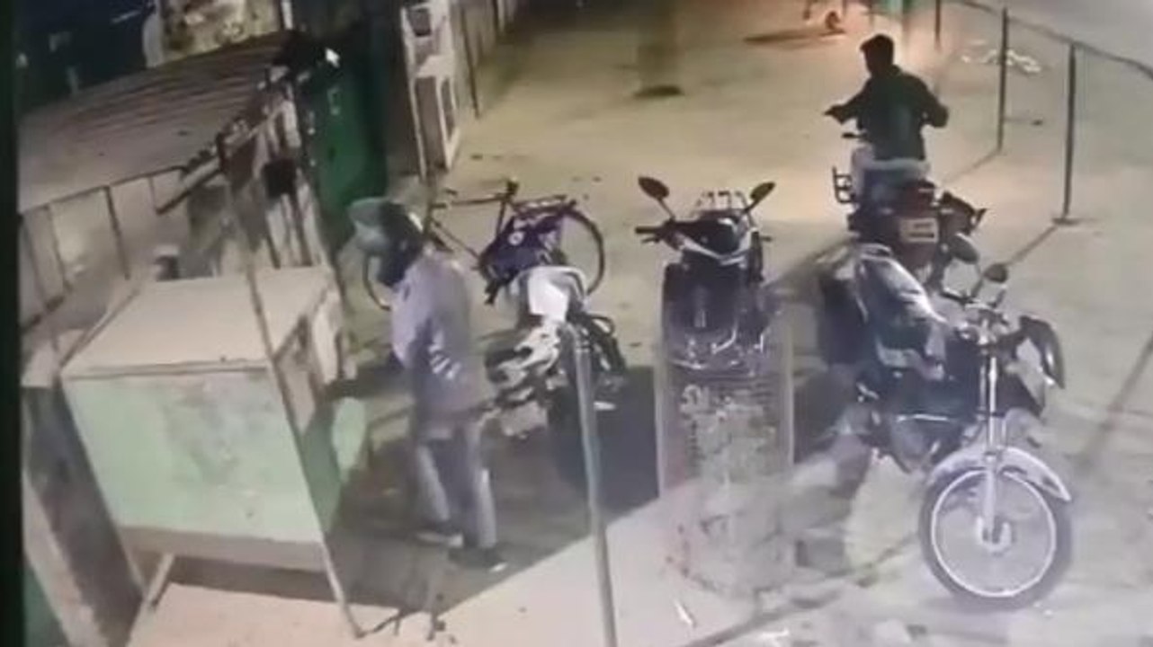 देवरिया: मासूम की हत्या का मामला, सूचना चस्पा करने का सीसीटीवी फुटेज आया सामने