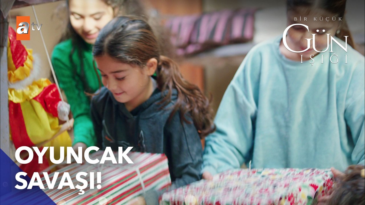 Dila'nın oyuncakları kavga çıkarıyor! - Bir Küçük Gün Işığı 14. Bölüm